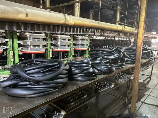 Хорошая цена Бутиловая резина и натуральная резина Внутренняя труба отверждающая машина для мотоциклов Внутренняя труба производственной линии онлайн