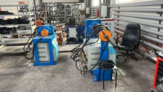 Хорошая цена Малогабаритный шнековый экструдер холодной подачи резины φ30 мм для прецизионной обработки резины онлайн